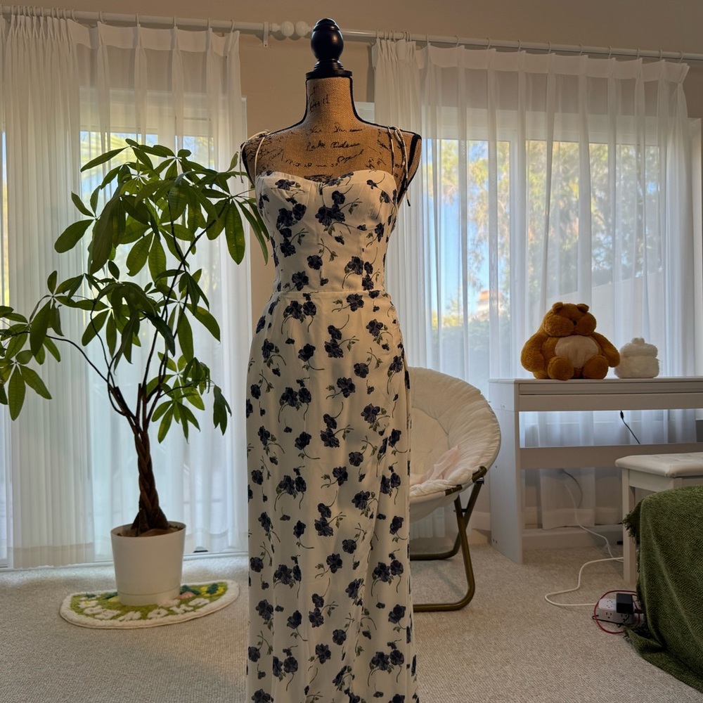 Reformation Kourtney Dress, Blueberry print, size 6 - Picture 6 of 9